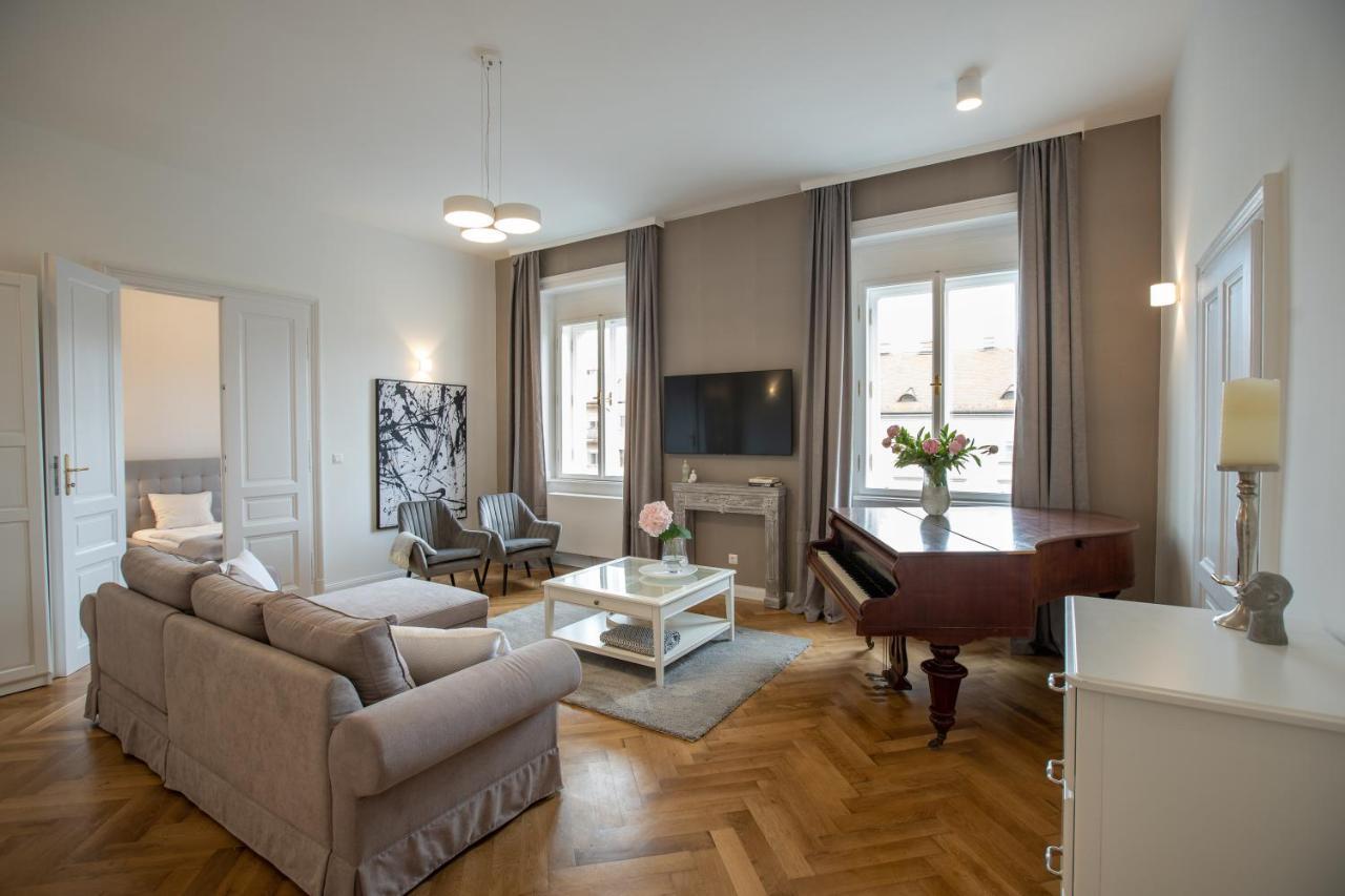 El Gusto Homes Town Sopron Buitenkant foto