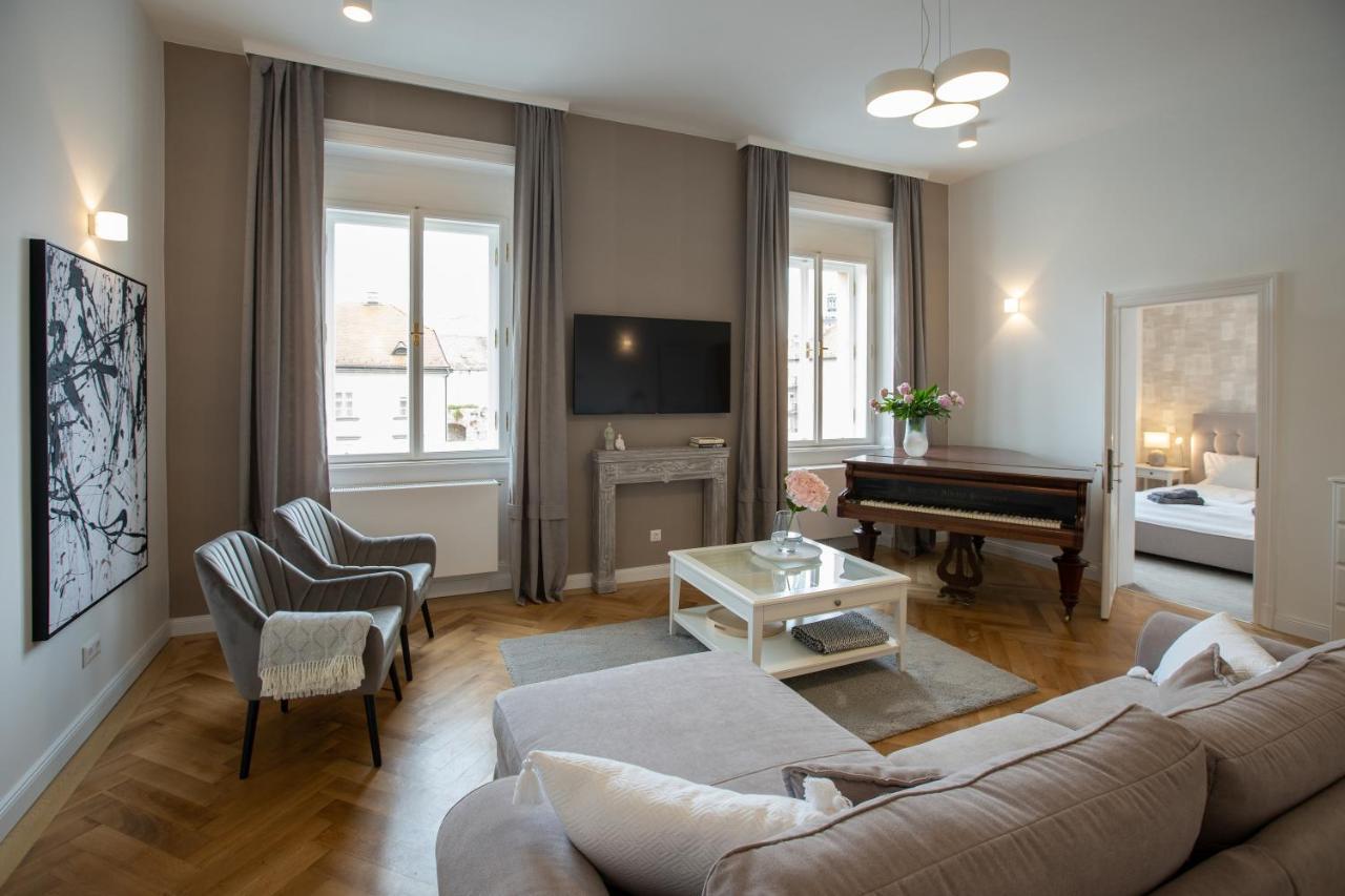 El Gusto Homes Town Sopron Buitenkant foto