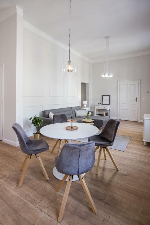 El Gusto Homes Town Sopron Buitenkant foto