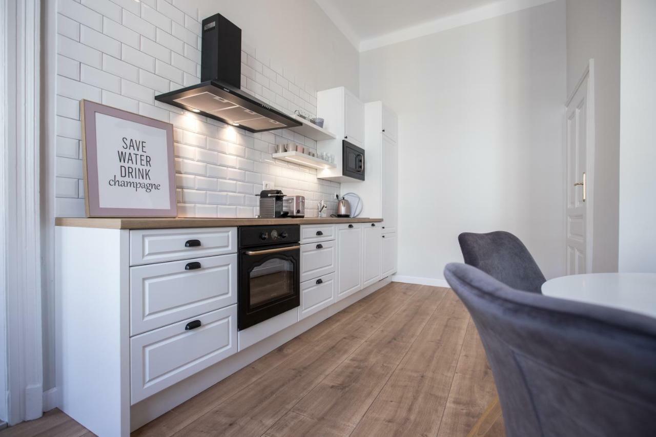 El Gusto Homes Town Sopron Buitenkant foto