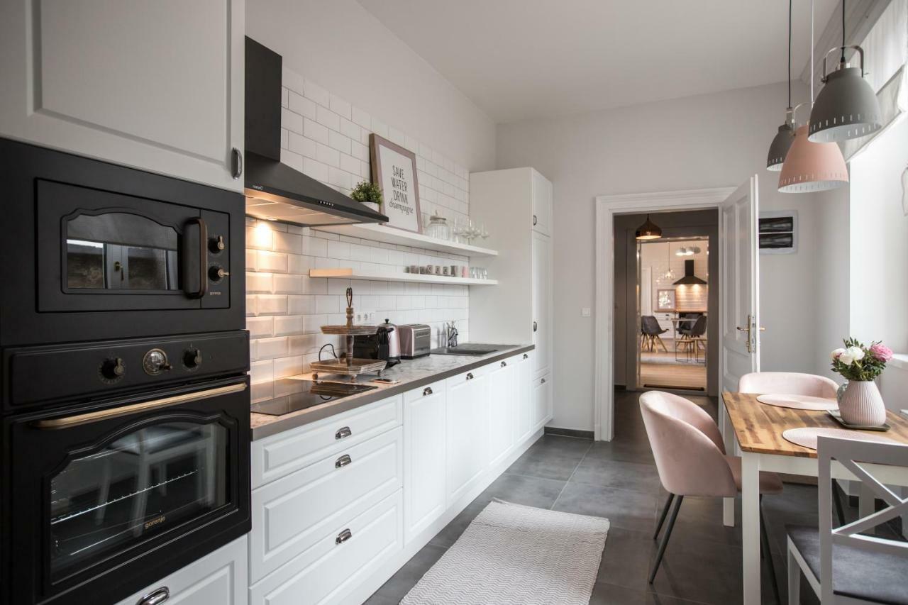 El Gusto Homes Town Sopron Buitenkant foto