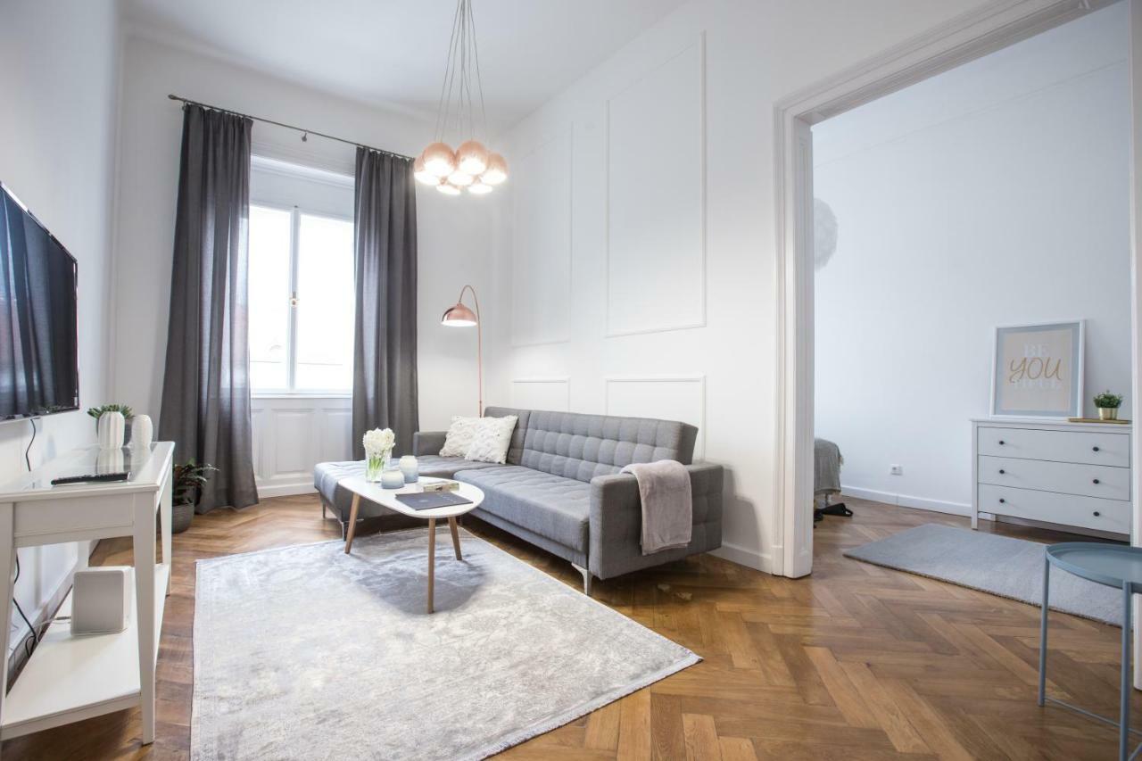 El Gusto Homes Town Sopron Buitenkant foto