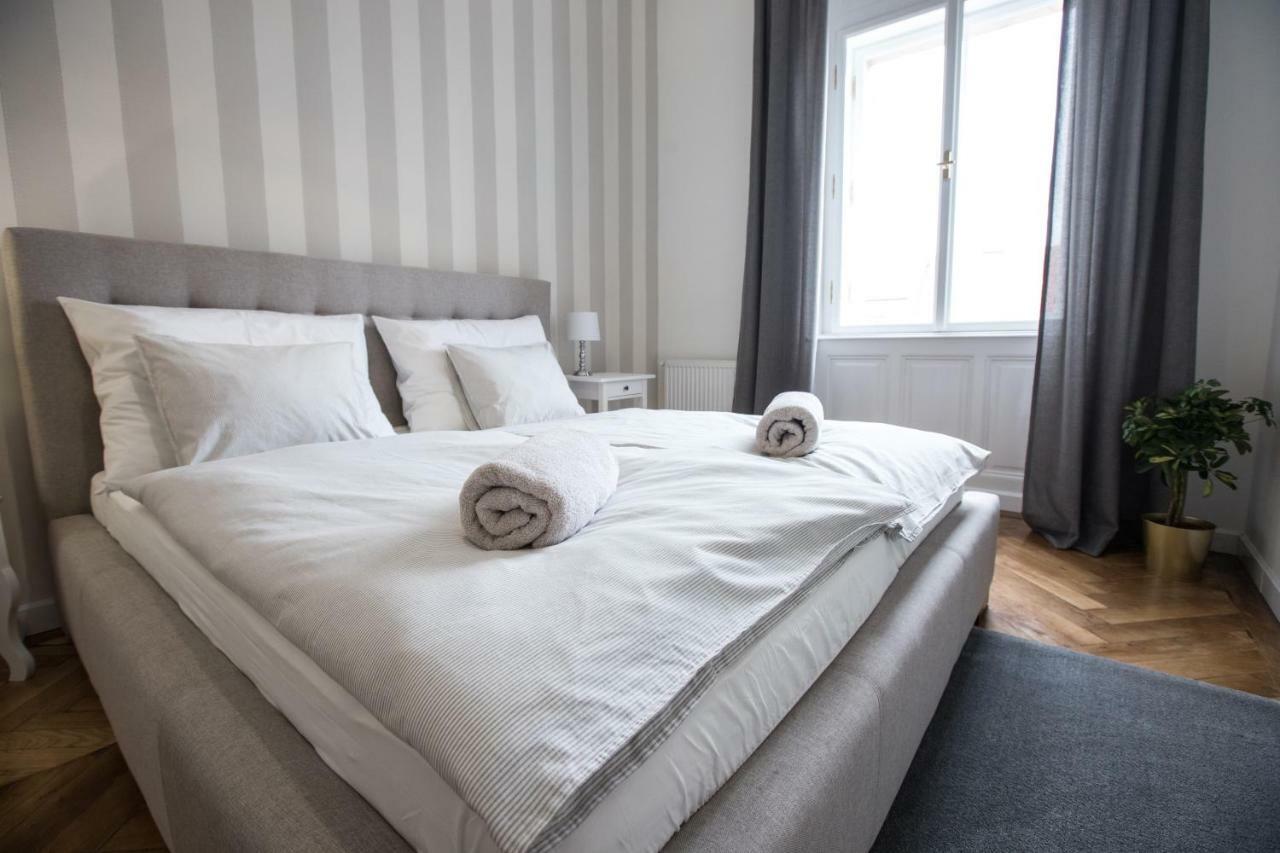 El Gusto Homes Town Sopron Buitenkant foto